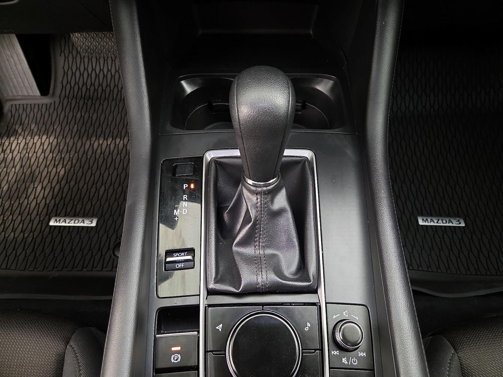 2025 Mazda Mazda3 S - Photo 19