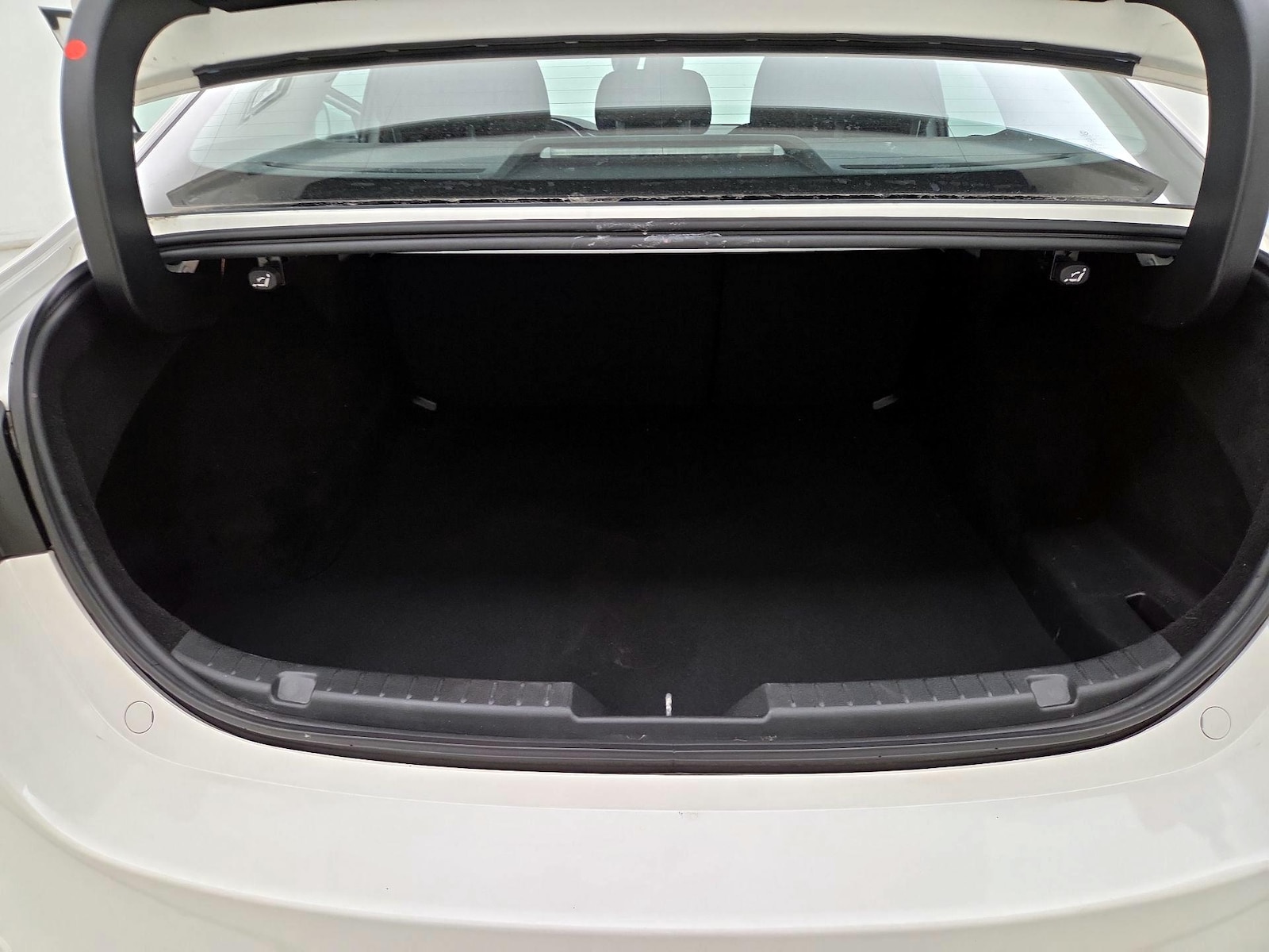 2025 Mazda Mazda3 S - Photo 22