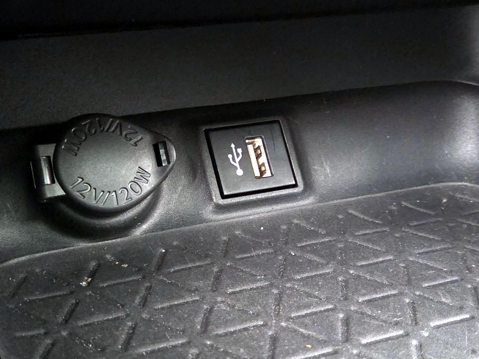2023 Toyota RAV4 XLE Premium - Photo 19