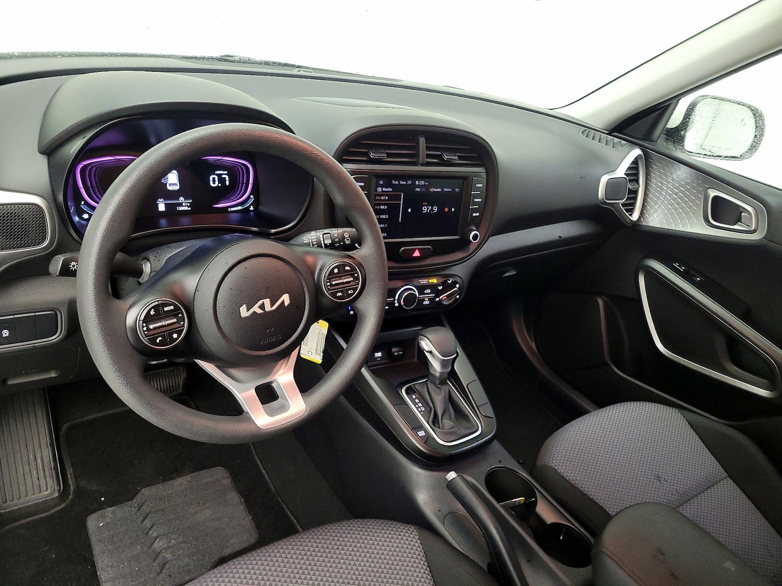 2023 Kia Soul LX - Photo 10