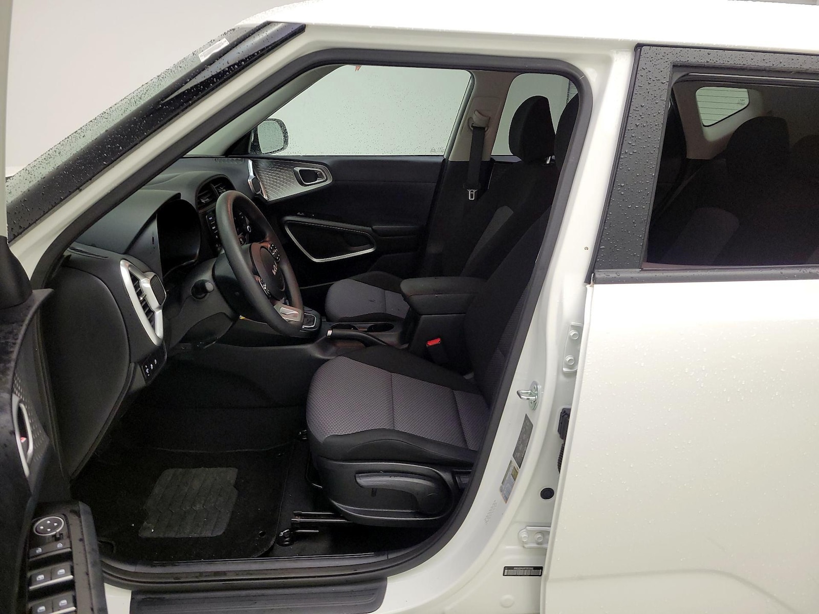 2023 Kia Soul LX - Photo 12