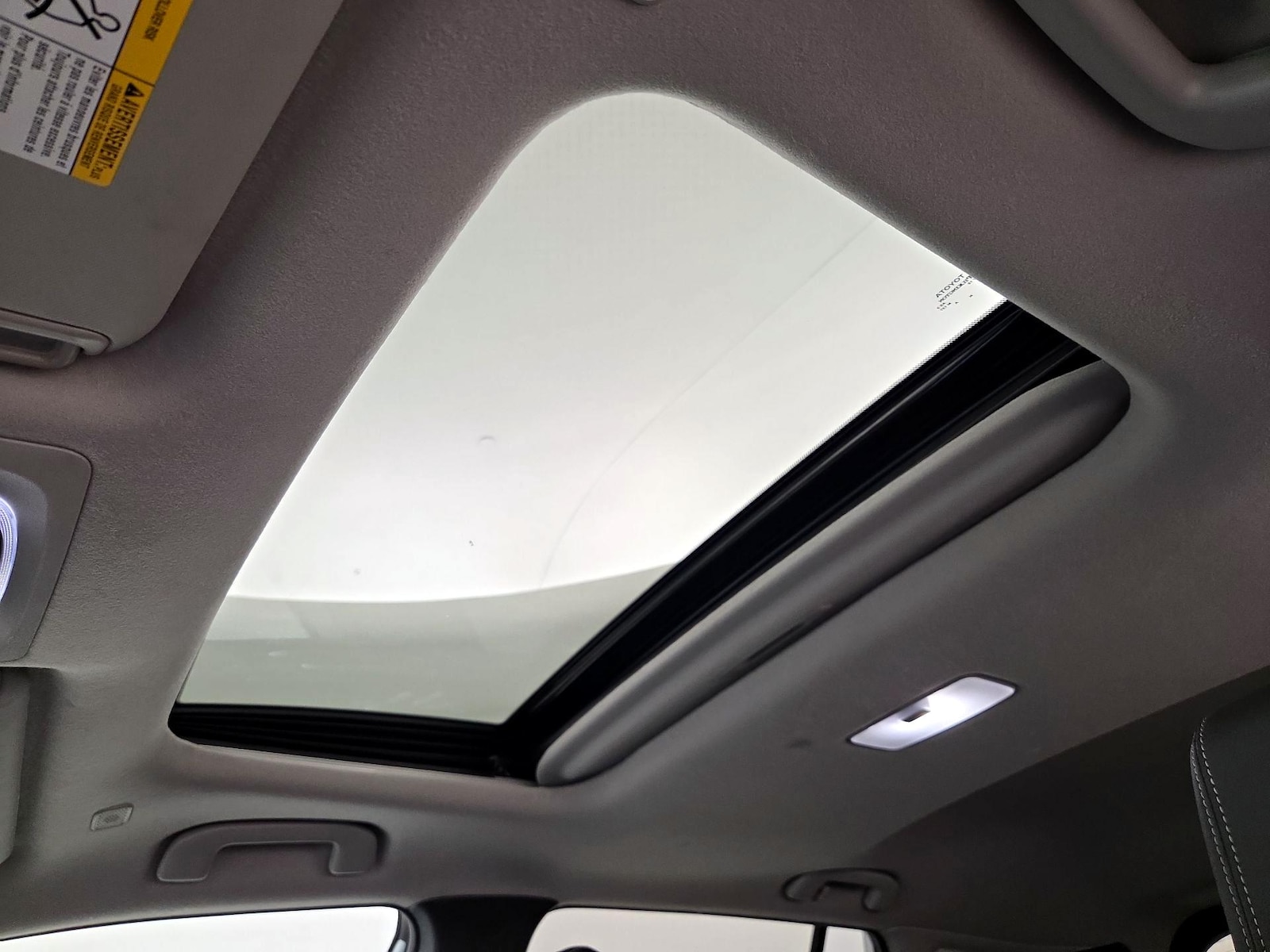Sunroof(s) & Overhead Airbags