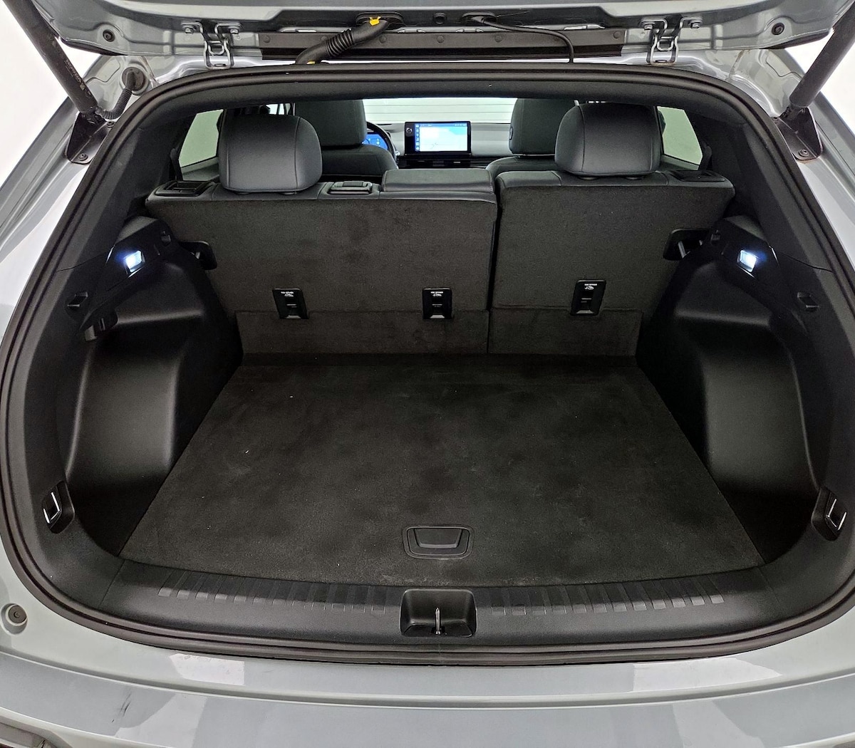 Trunk/Cargo (Seats Up)