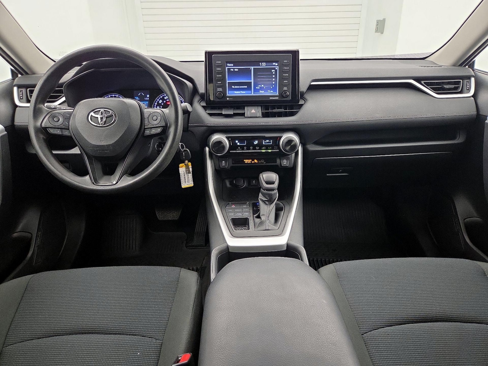 2022 Toyota RAV4 LE - Photo 10