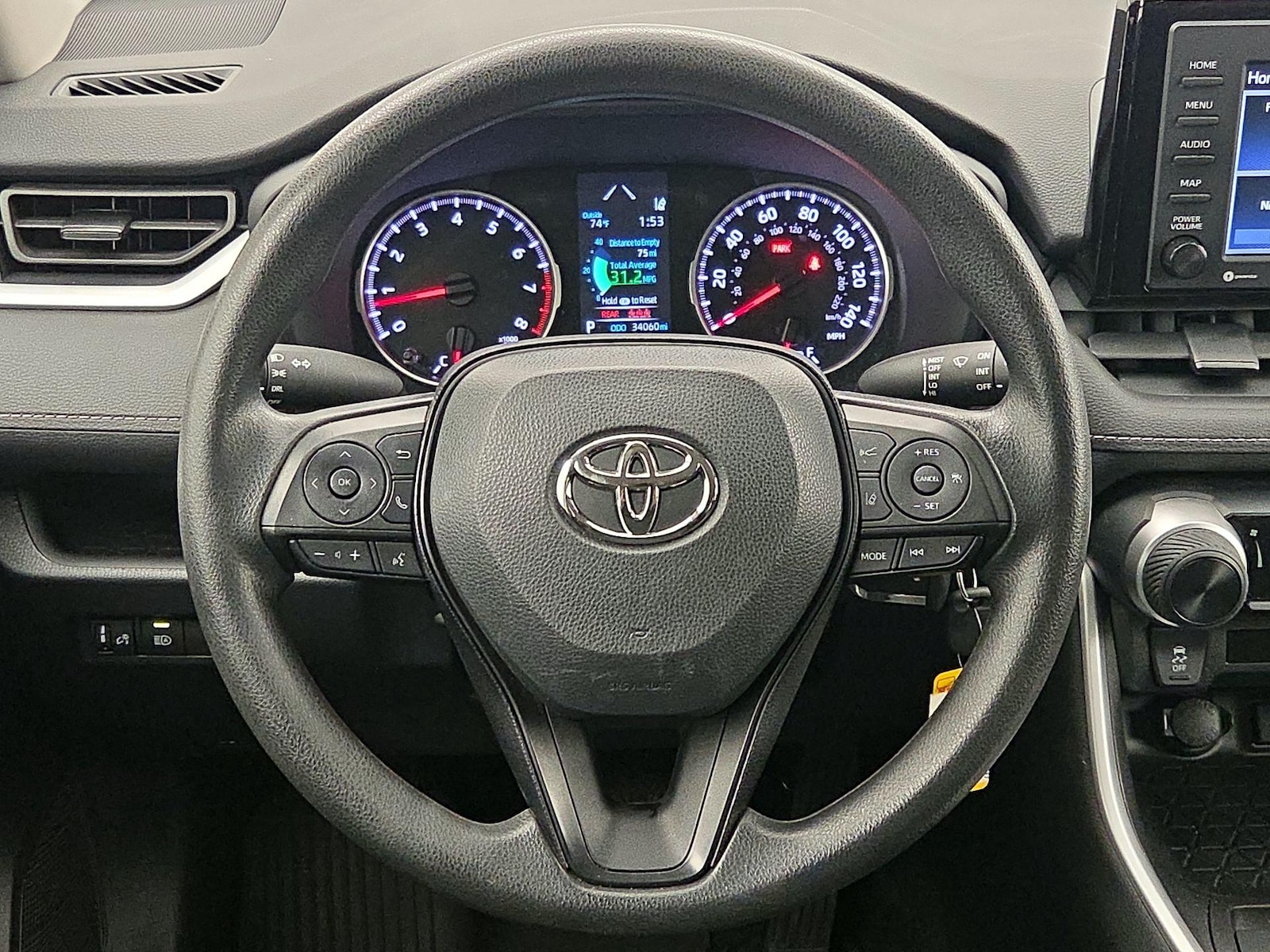 2022 Toyota RAV4 LE - Photo 11