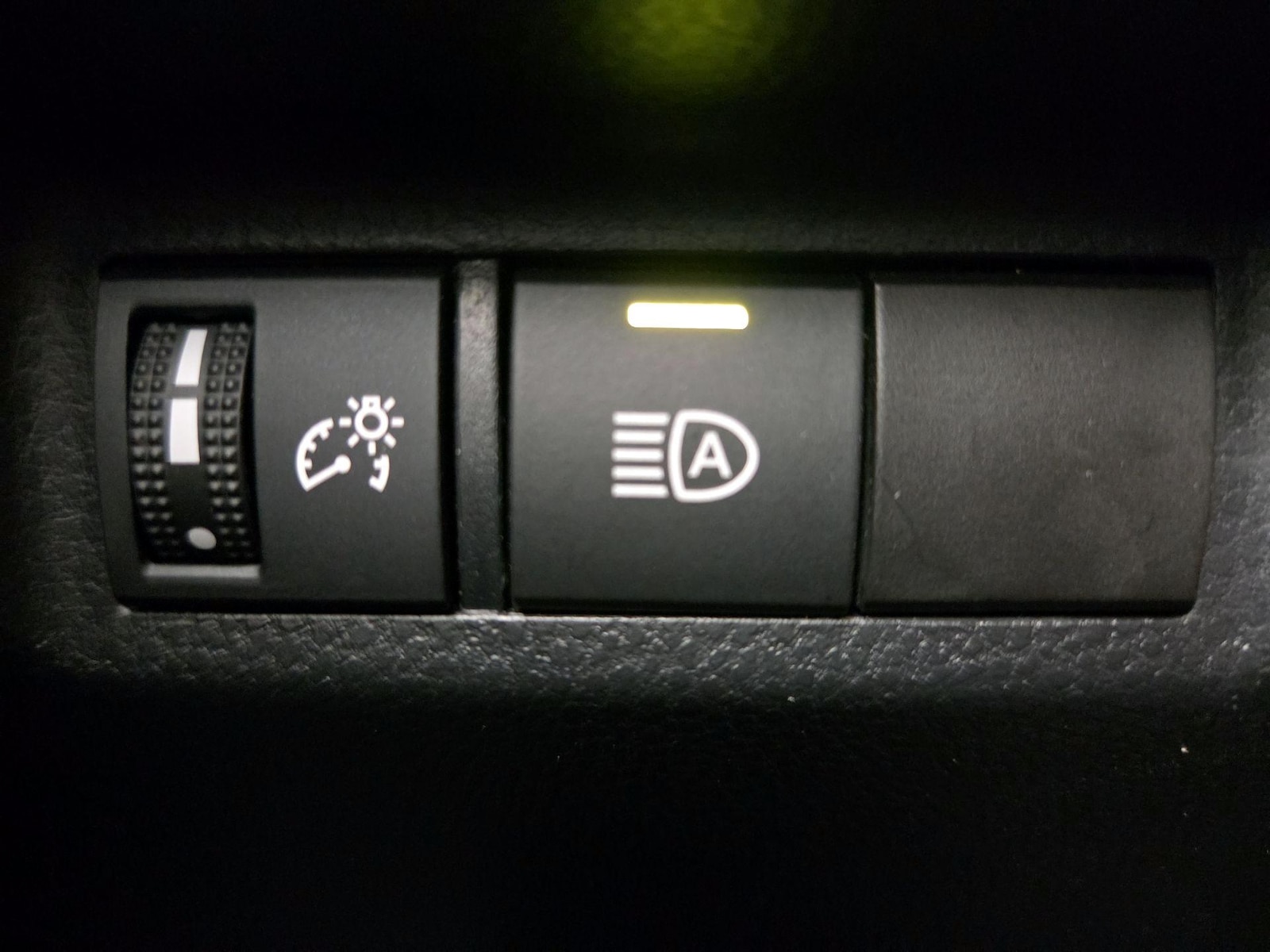 2022 Toyota RAV4 LE - Photo 14