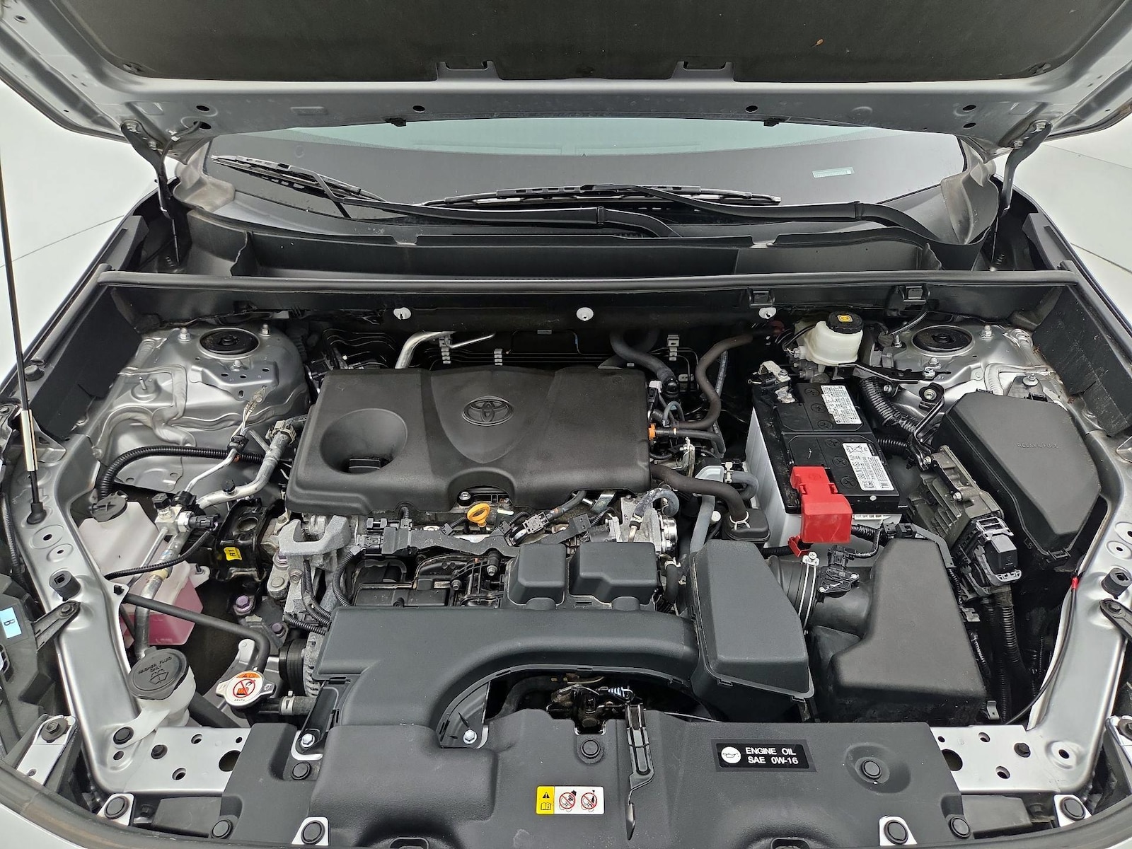 2022 Toyota RAV4 LE - Photo 22