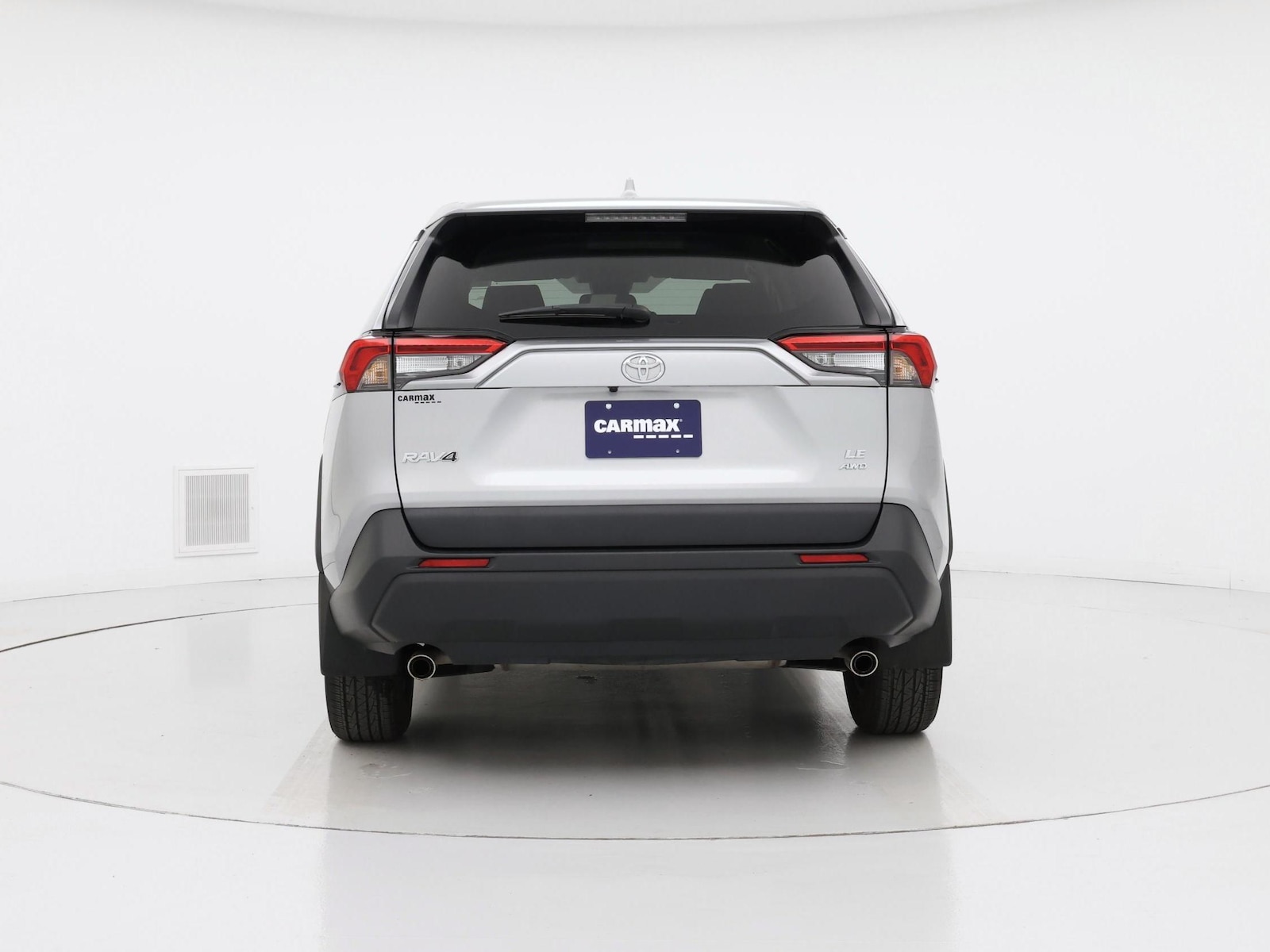 2022 Toyota RAV4 LE - Photo 7