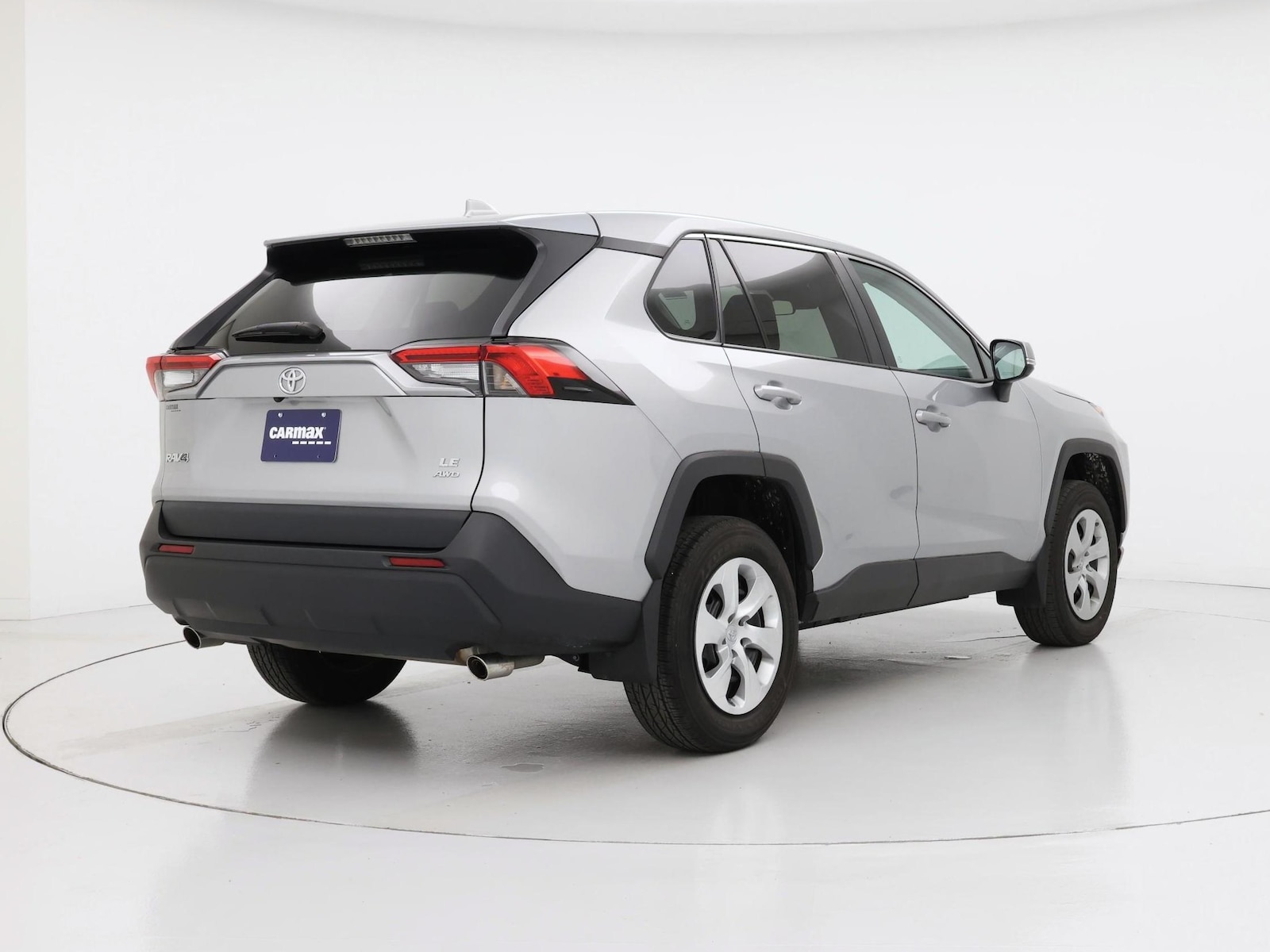 2022 Toyota RAV4 LE - Photo 9