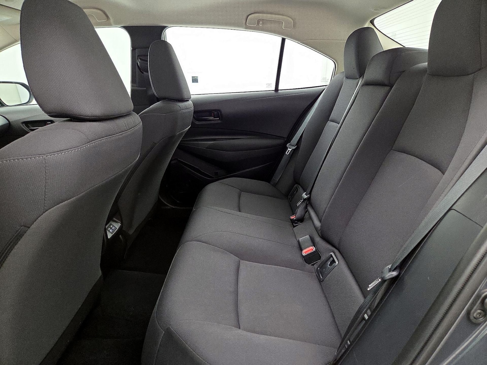 2025 Toyota Corolla LE - Photo 20