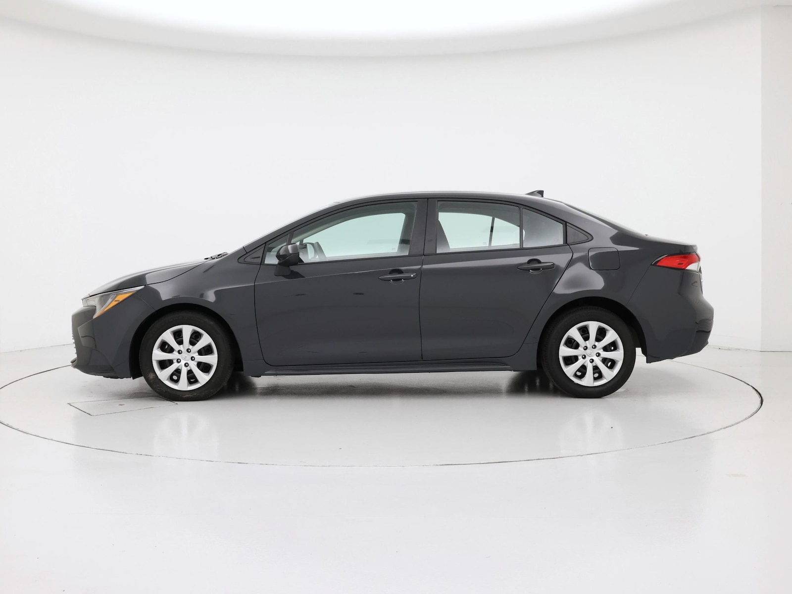 2025 Toyota Corolla LE - Photo 4