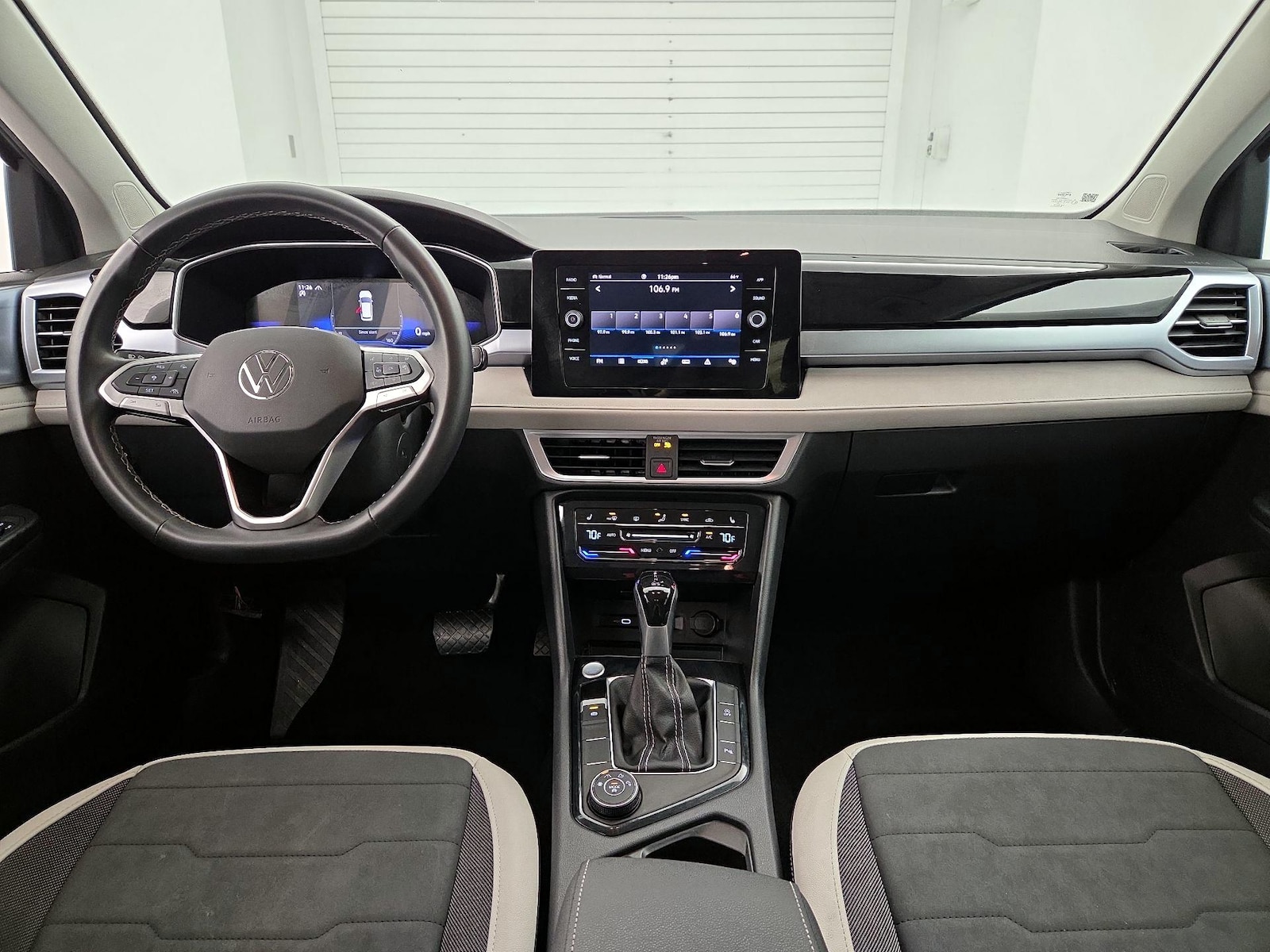 2025 Volkswagen Taos SE - Photo 10