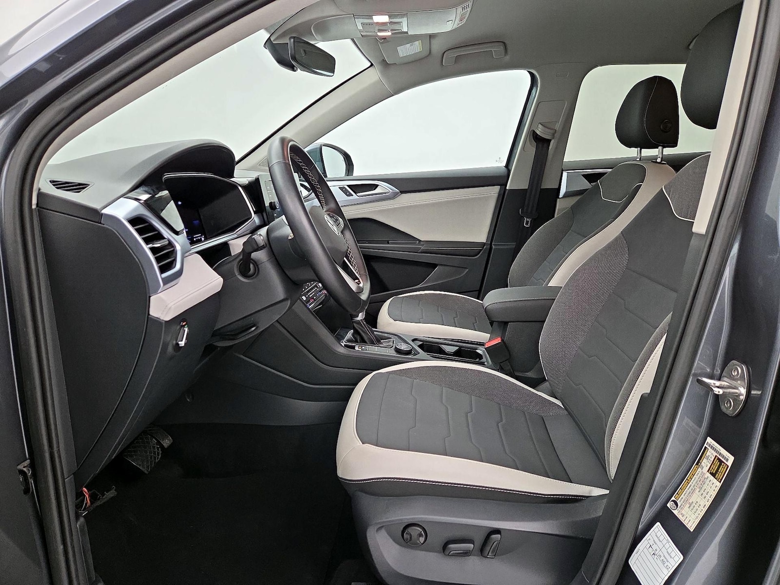 2025 Volkswagen Taos SE - Photo 12