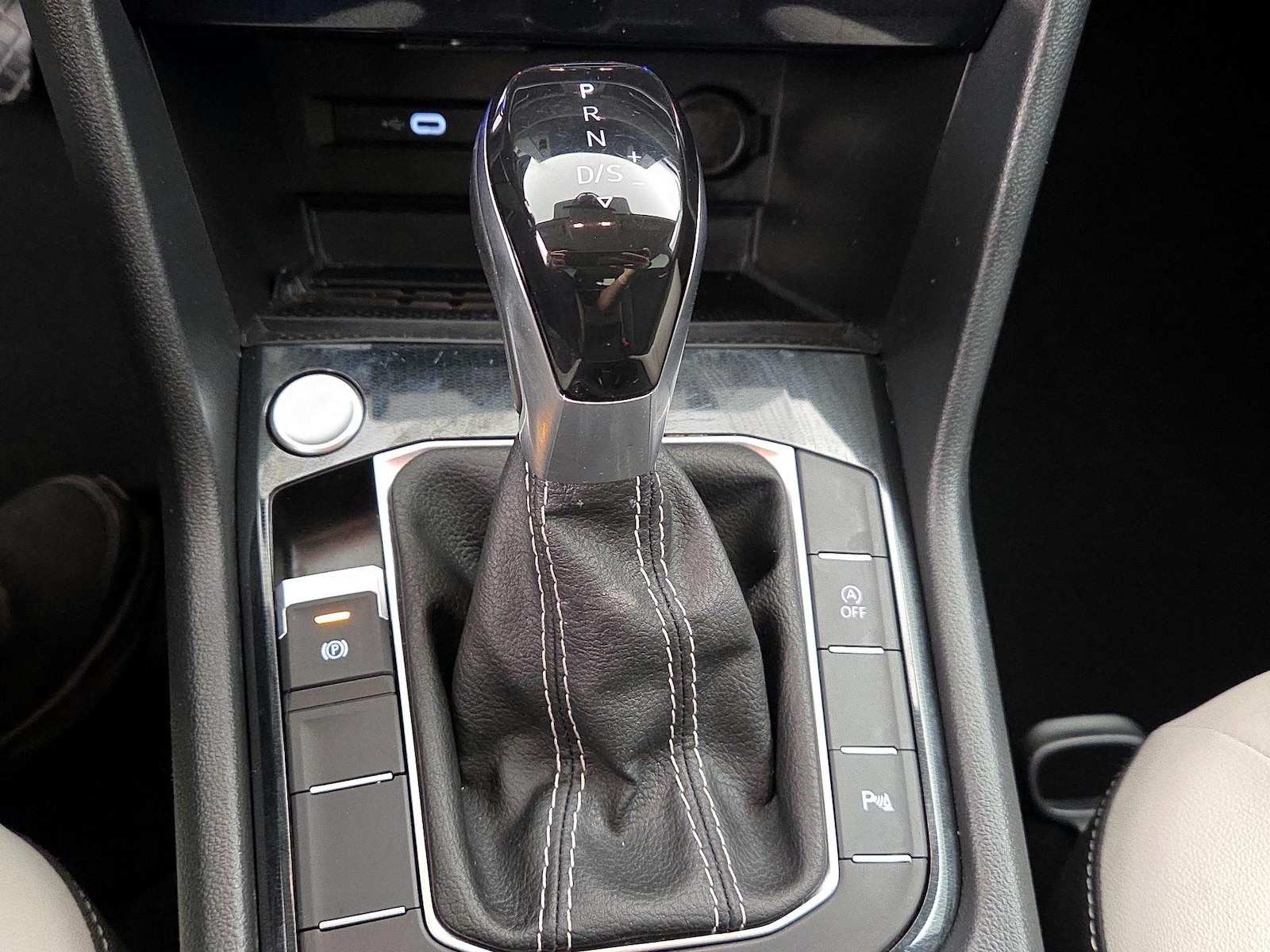 2025 Volkswagen Taos SE - Photo 18