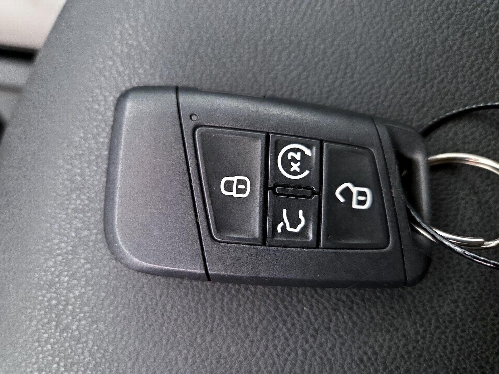 2025 Volkswagen Taos SE - Photo 24
