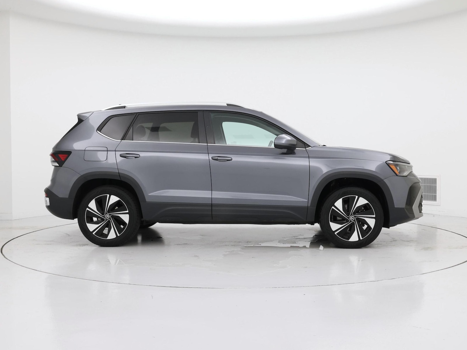 2025 Volkswagen Taos SE - Photo 8