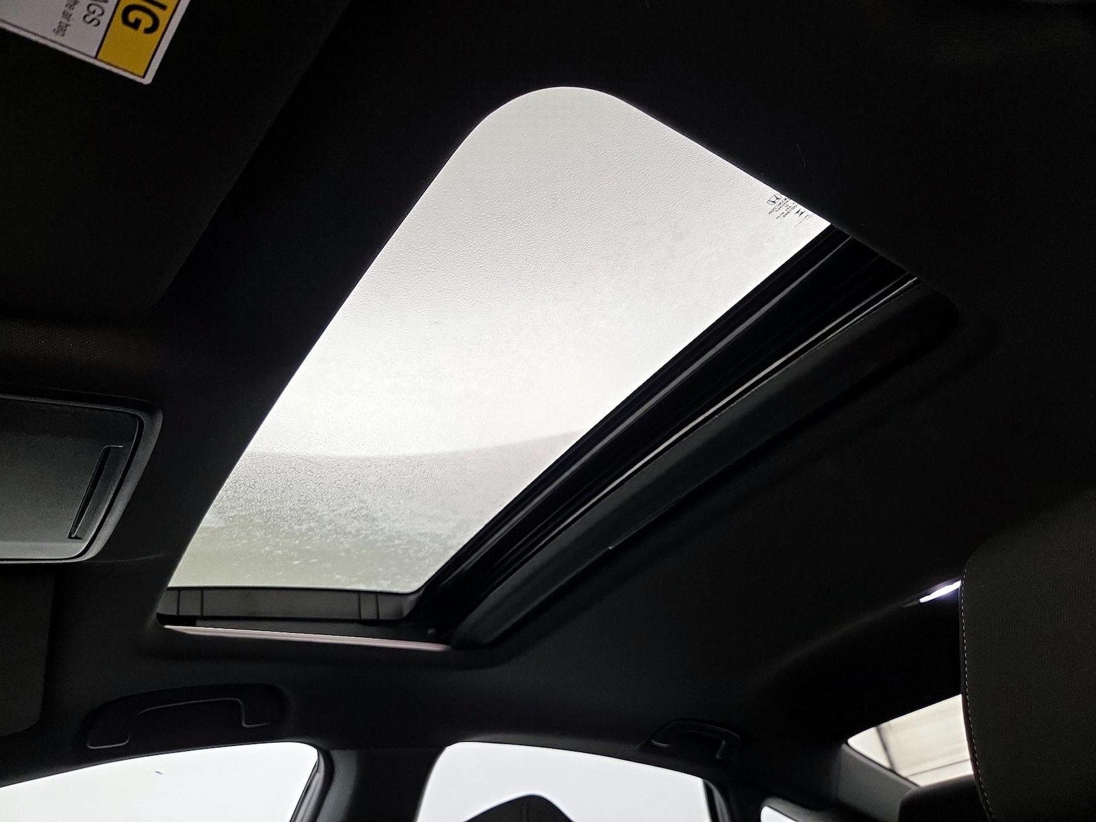 Sunroof(s) & Overhead Airbags