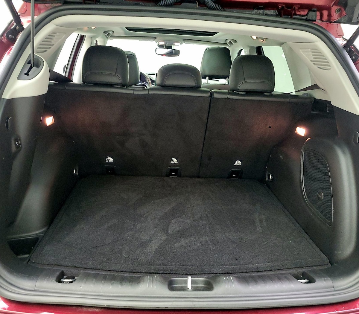 Trunk/Cargo (Seats Up)