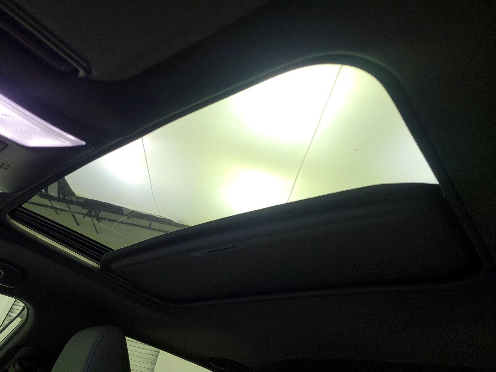 Sunroof(s) & Overhead Airbags