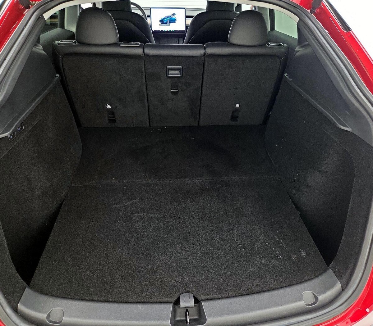 Trunk/Cargo (Seats Up)