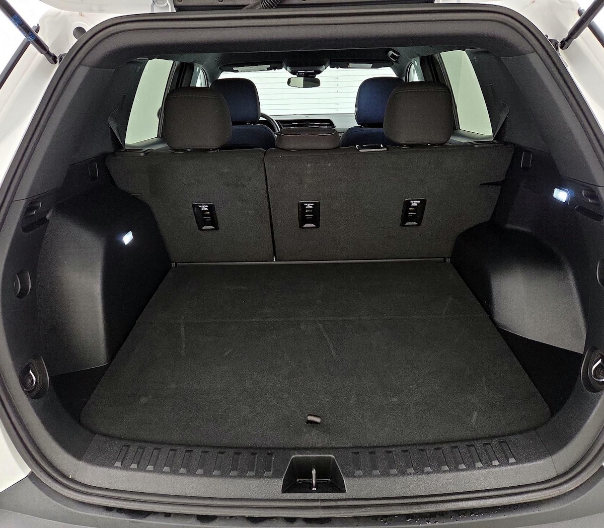 Trunk/Cargo (Seats Up)