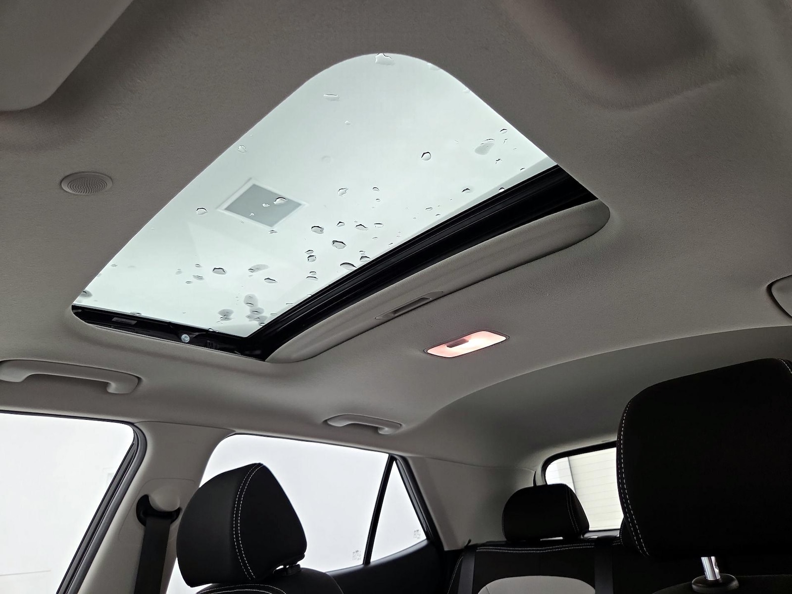 Sunroof(s) & Overhead Airbags