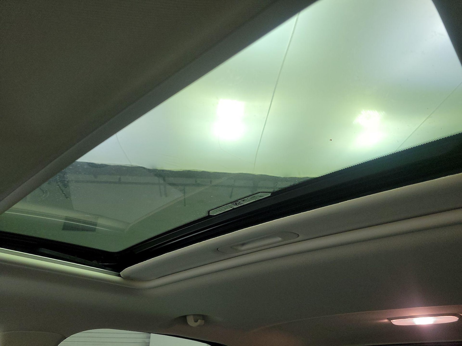 Sunroof(s) & Overhead Airbags