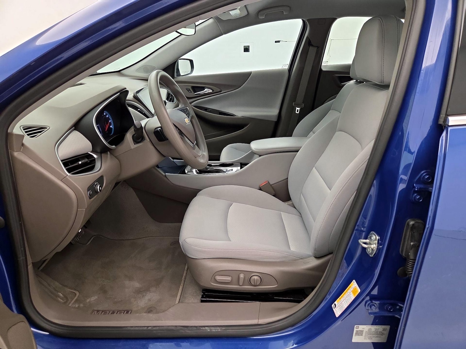 Power Seat(s) & Side Airbags