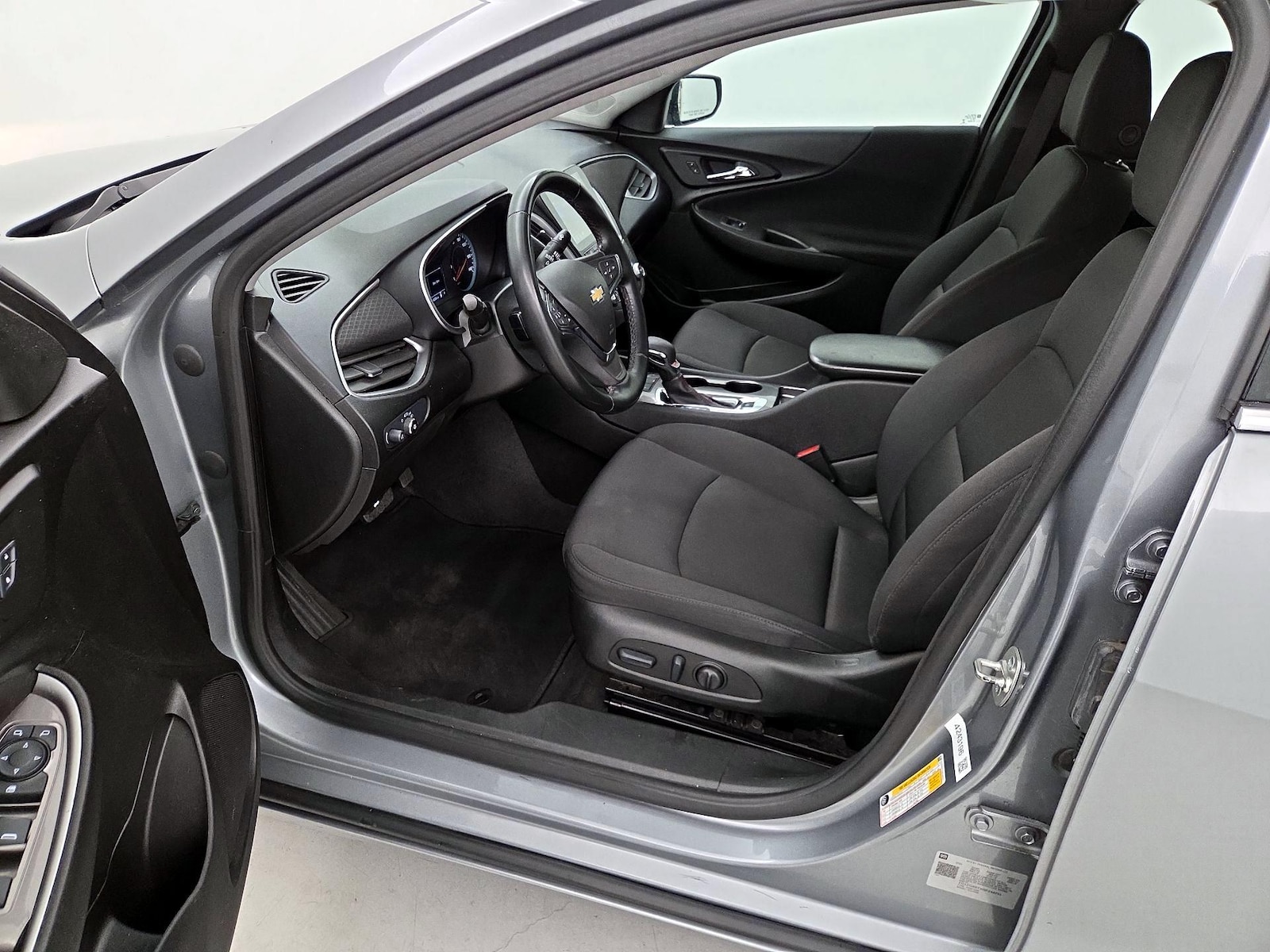 Power Seat(s) & Side Airbags