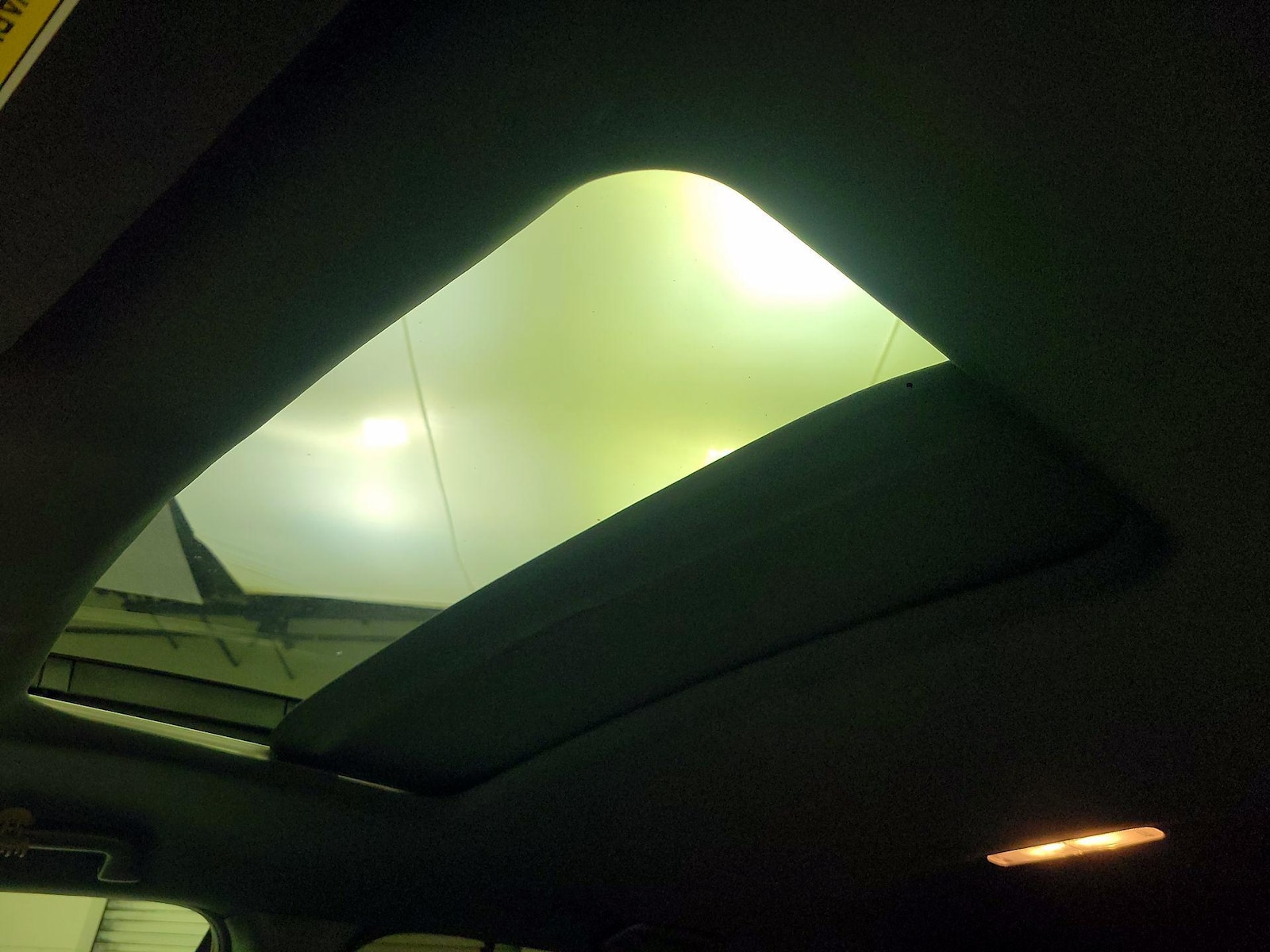 Sunroof(s) & Overhead Airbags