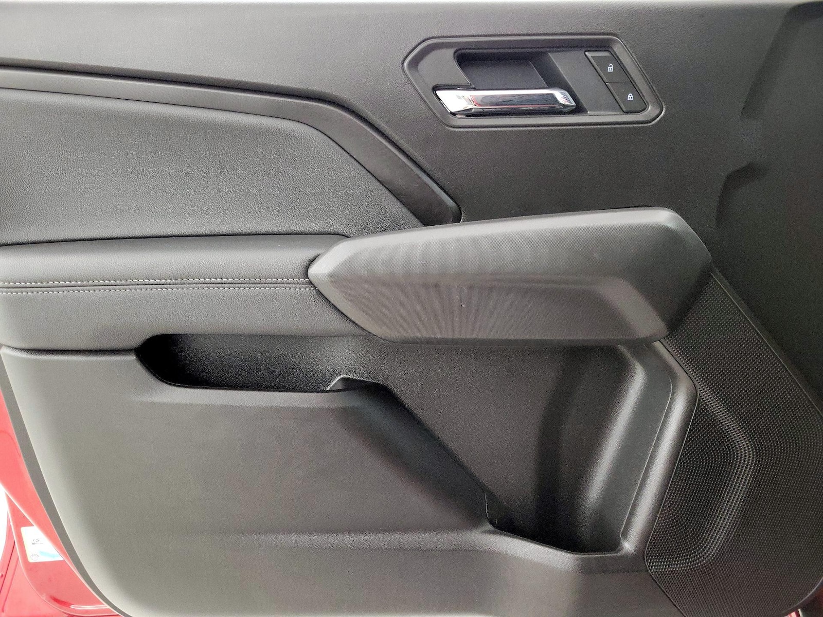 2025 Chevrolet Colorado LT - Photo 13