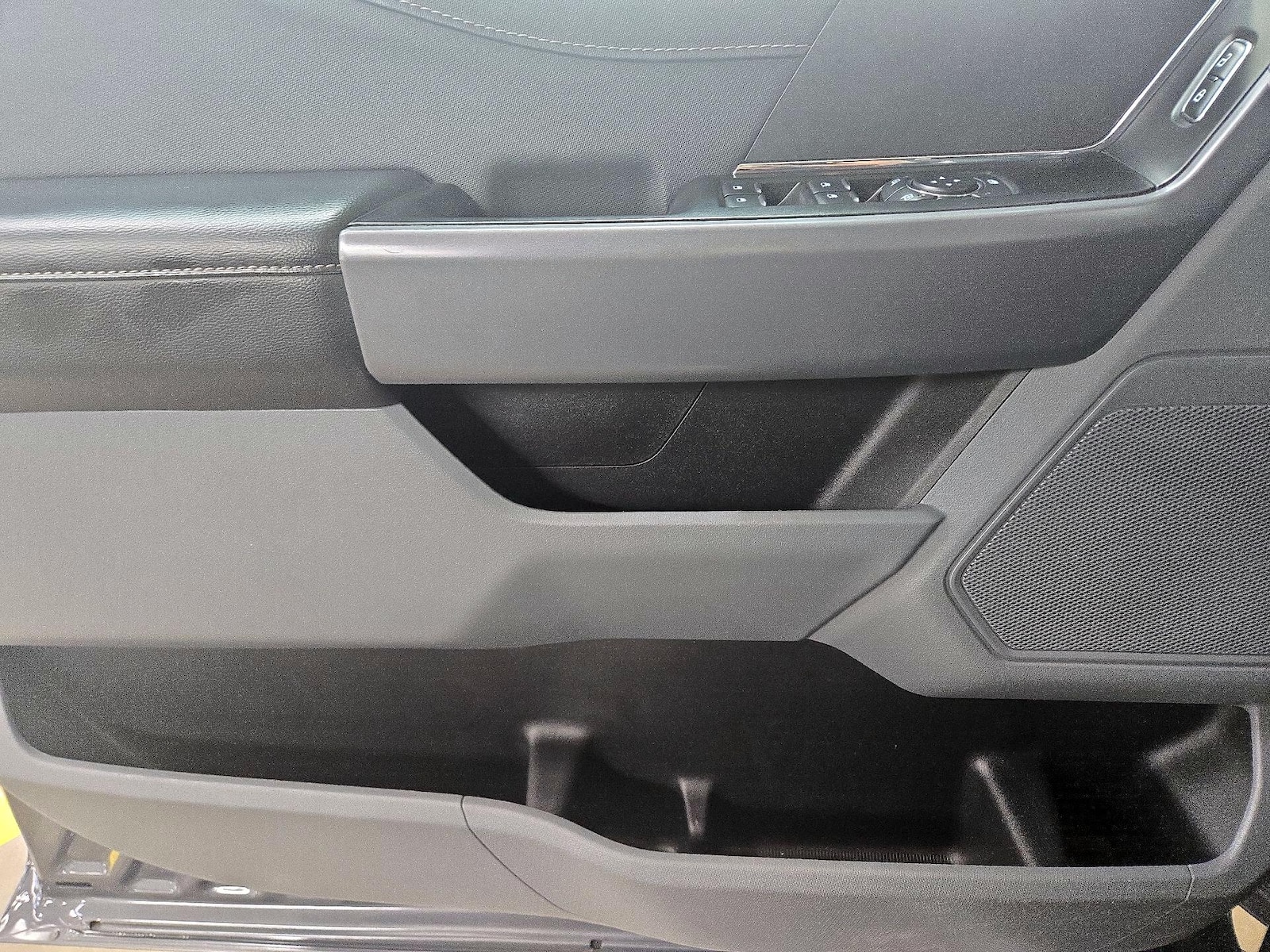 2025 Ford F-150 XLT - Photo 13