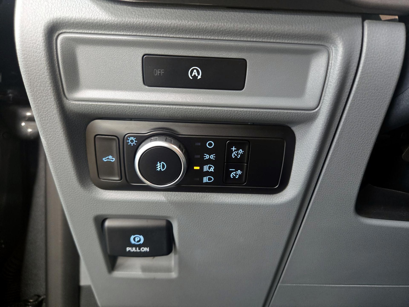 2025 Ford F-150 XLT - Photo 14