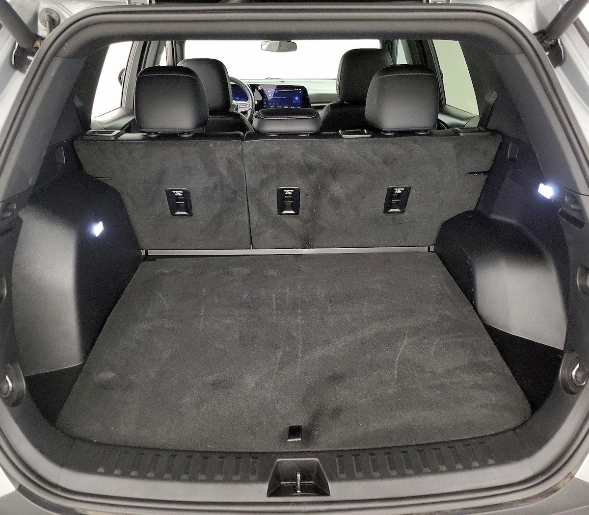 Trunk/Cargo (Seats Up)