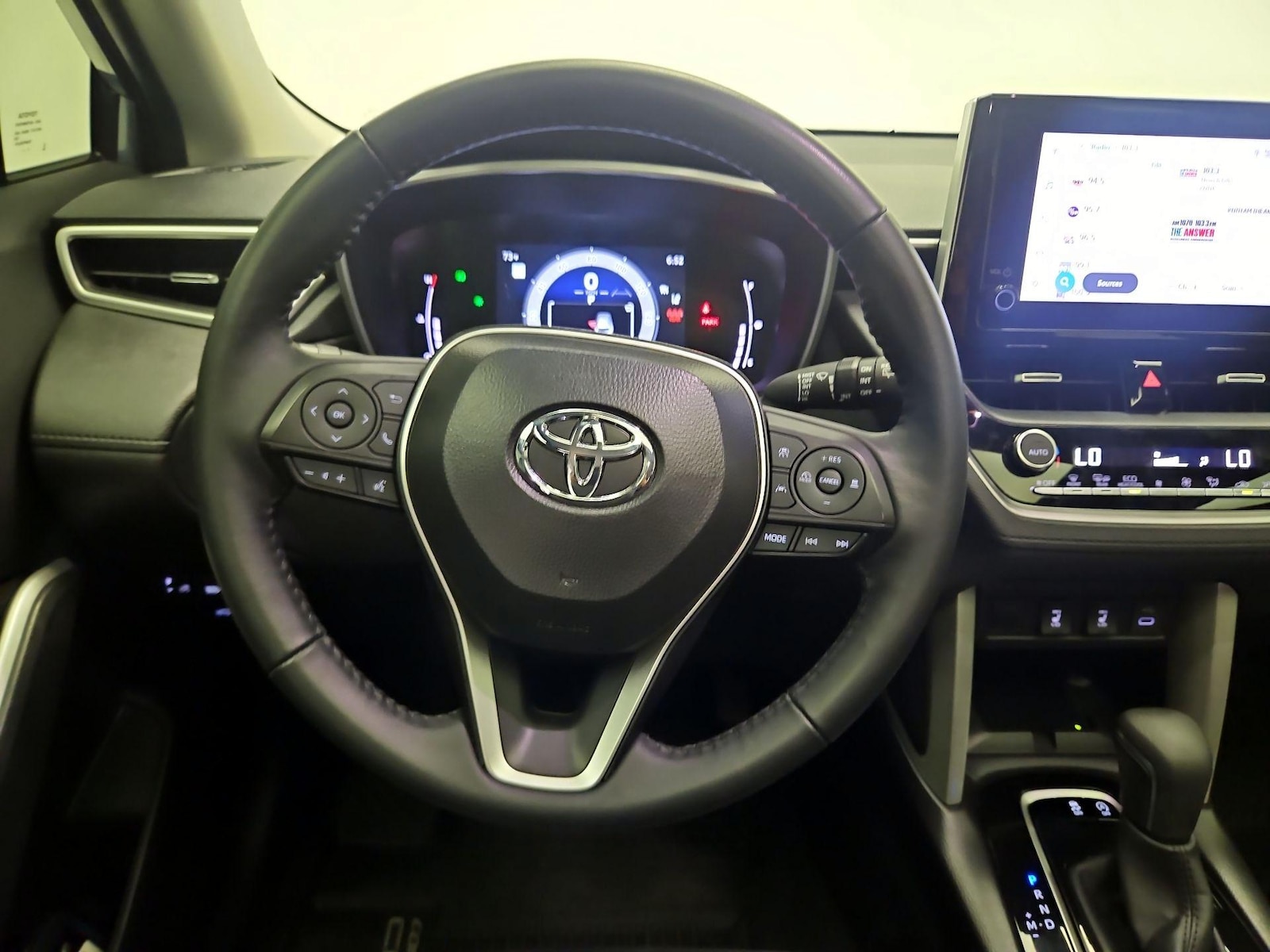 2025 Toyota Corolla Cross XLE - Photo 11
