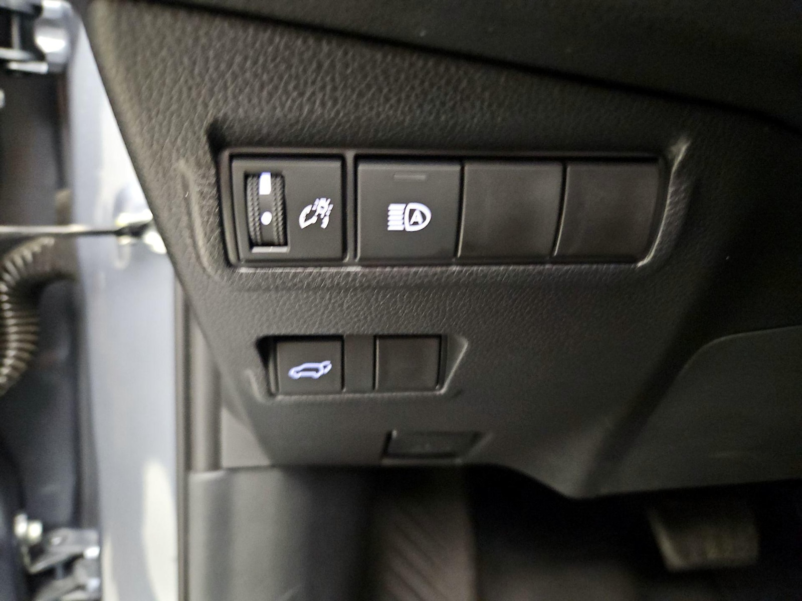 2025 Toyota Corolla Cross XLE - Photo 14