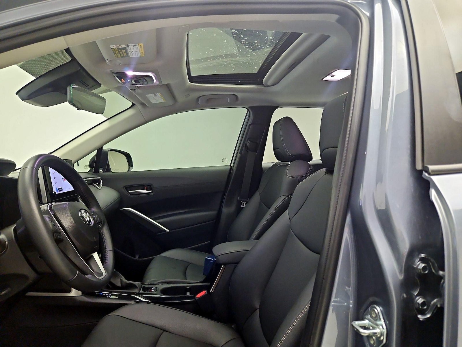 2025 Toyota Corolla Cross XLE - Photo 20