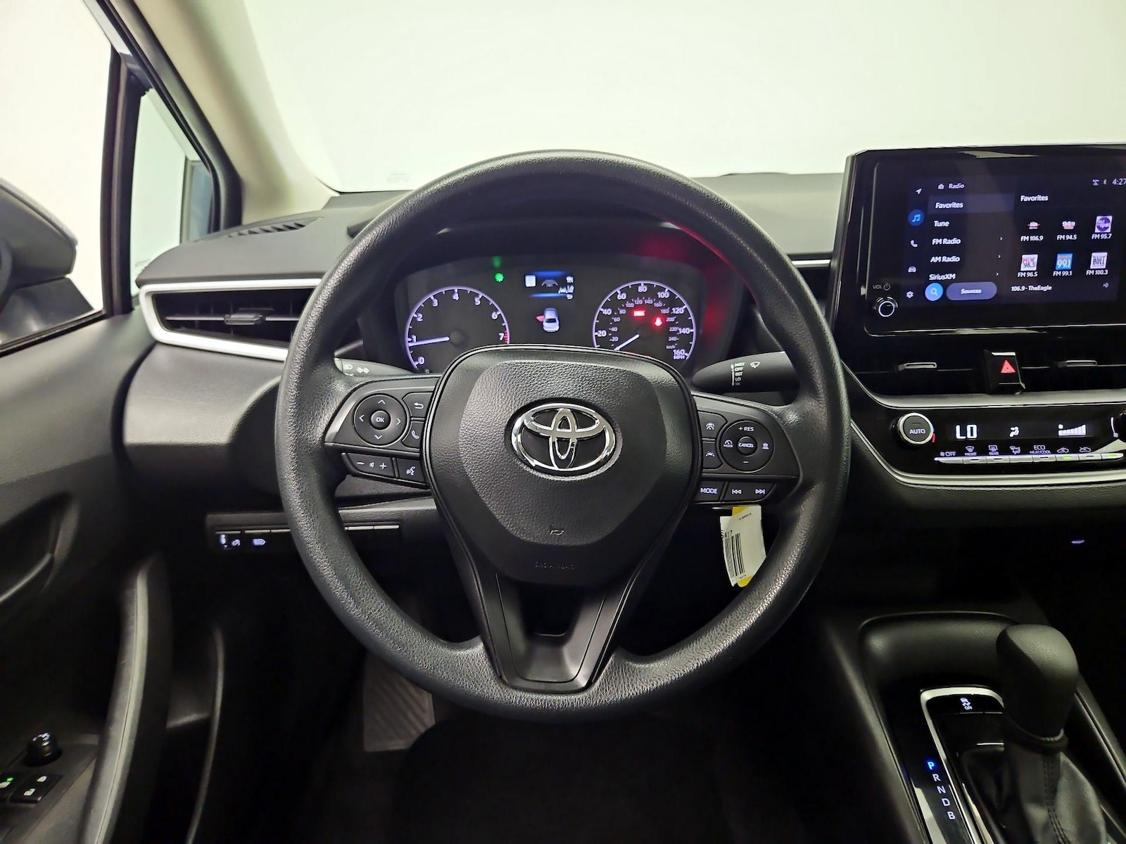2025 Toyota Corolla LE - Photo 11