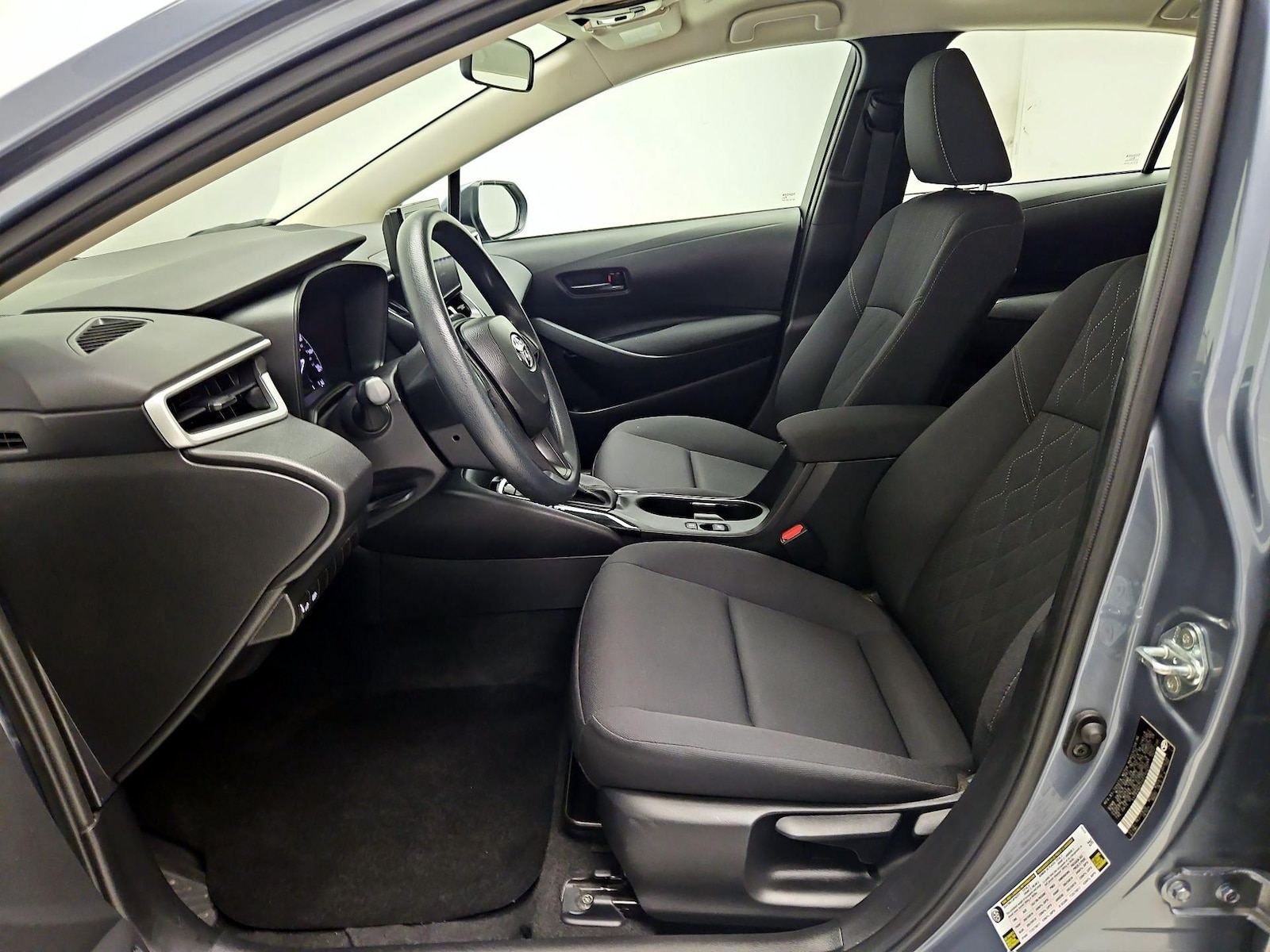 2025 Toyota Corolla LE - Photo 12
