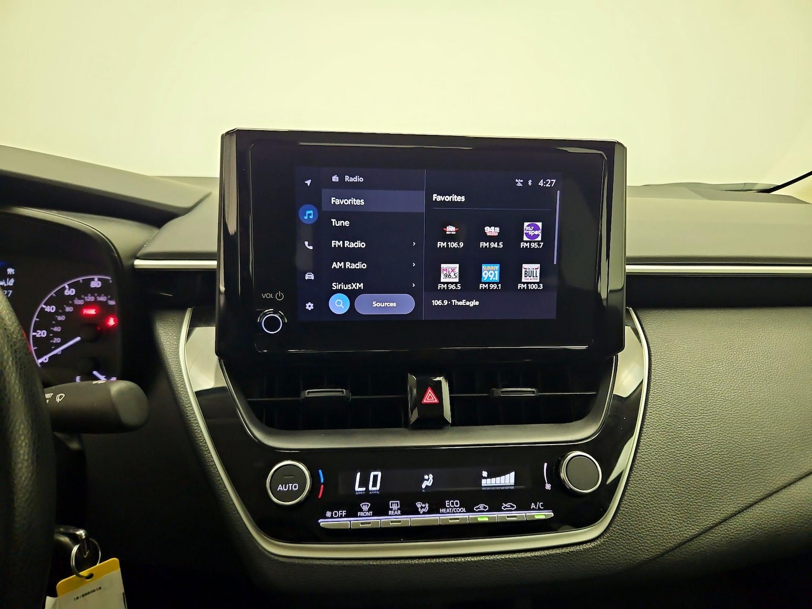 2025 Toyota Corolla LE - Photo 15