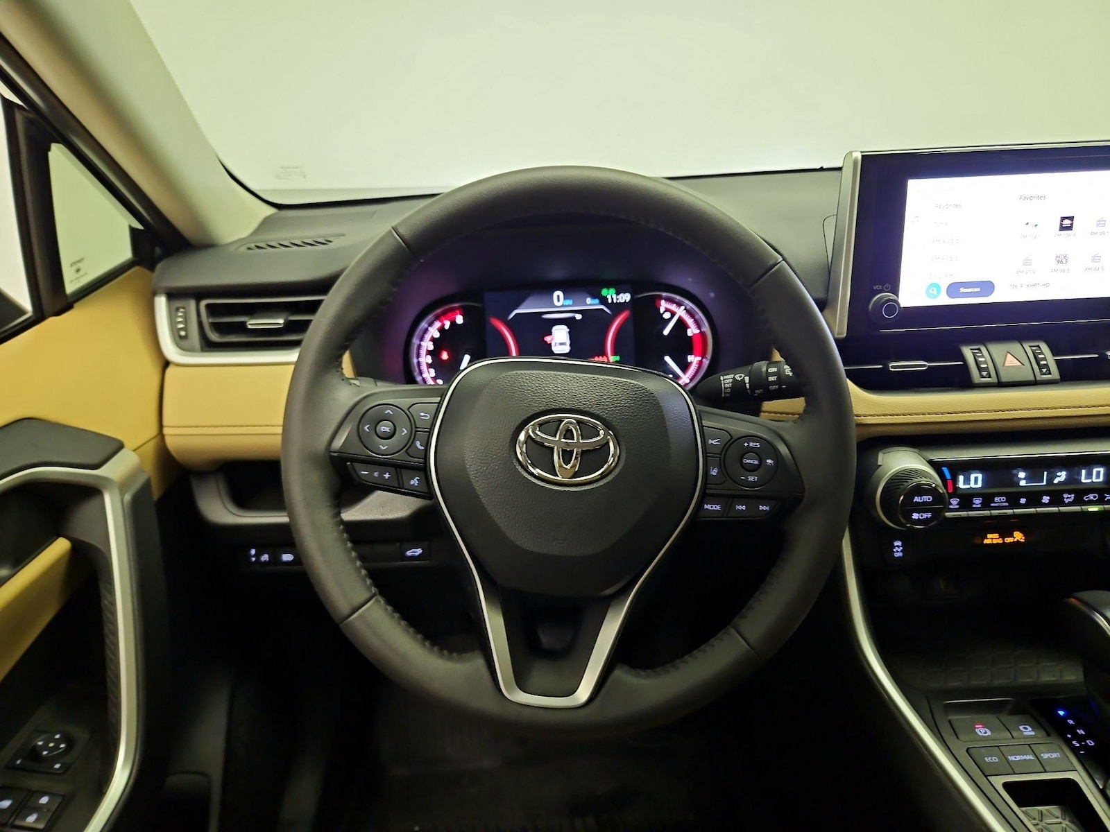 2025 Toyota RAV4 XLE Premium - Photo 11