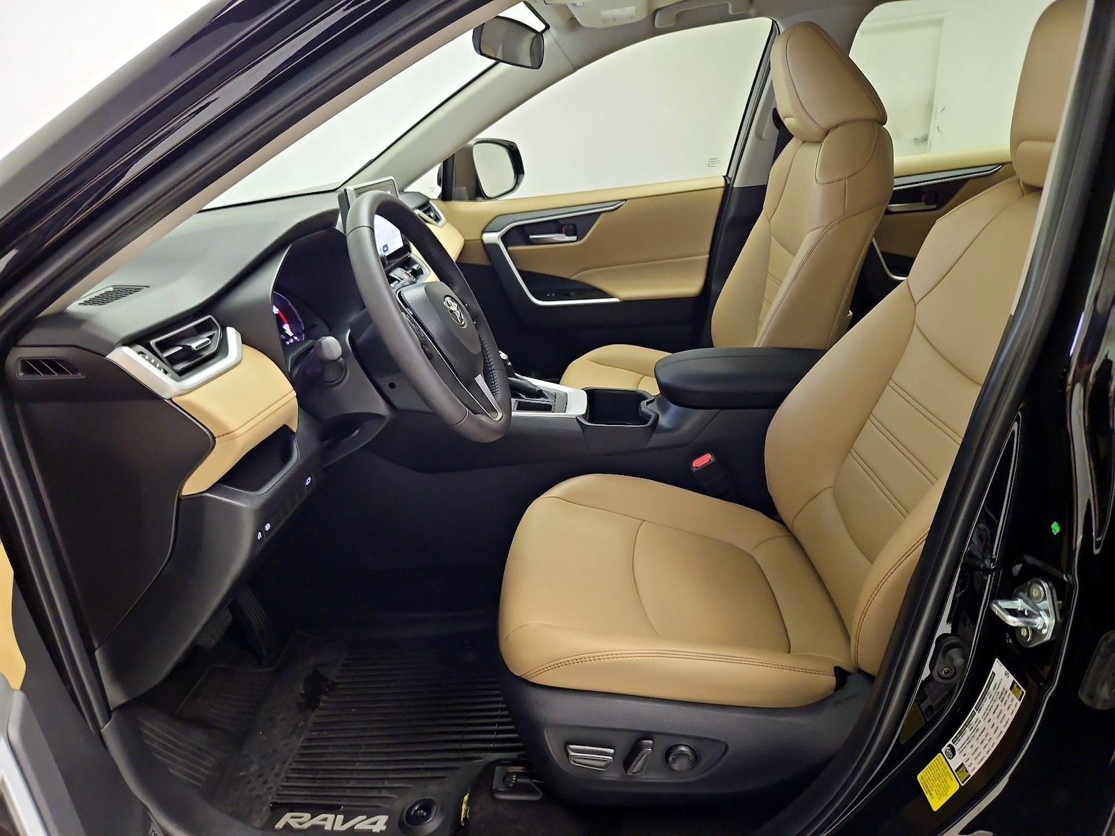 2025 Toyota RAV4 XLE Premium - Photo 12