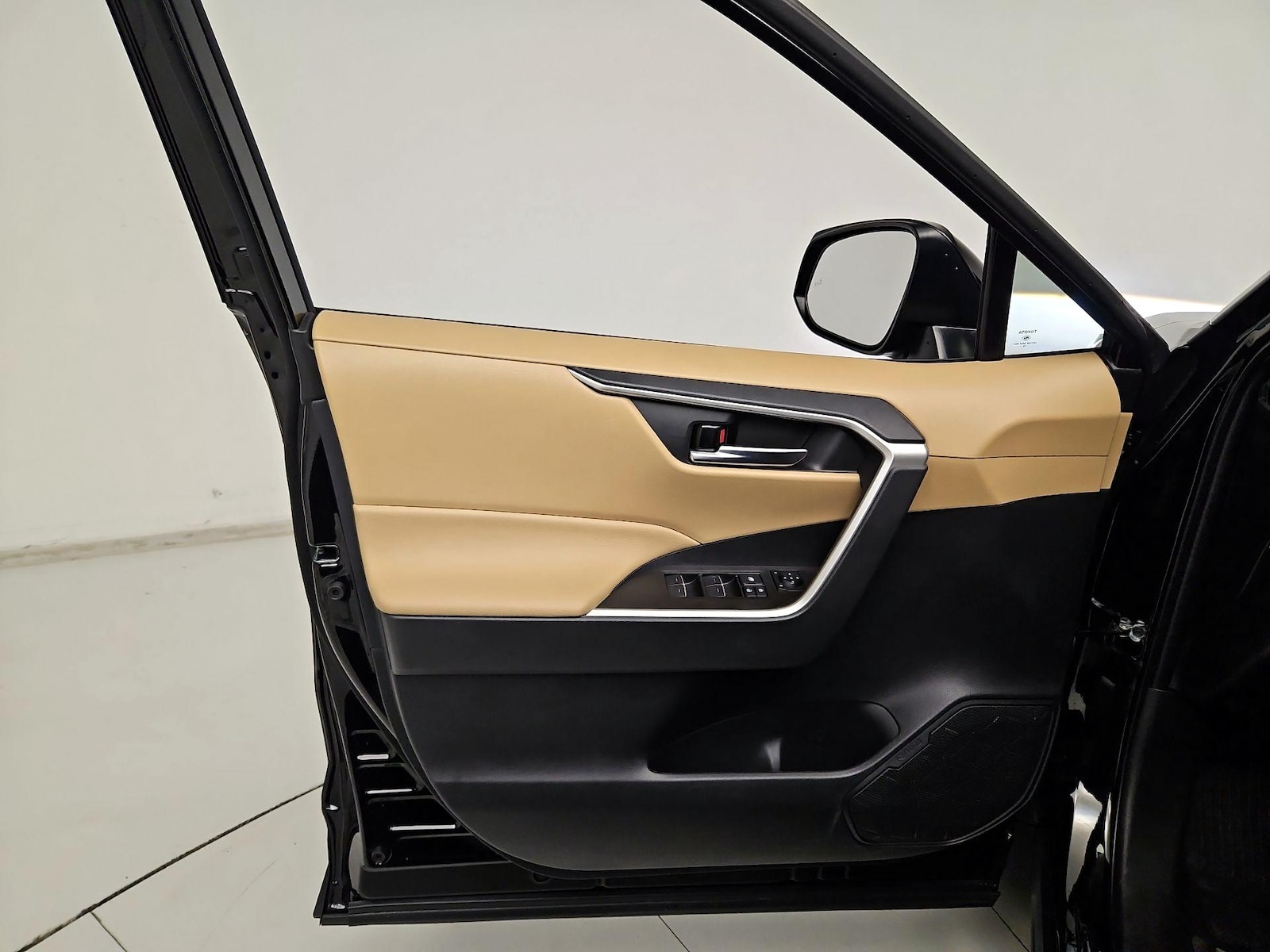 2025 Toyota RAV4 XLE Premium - Photo 13