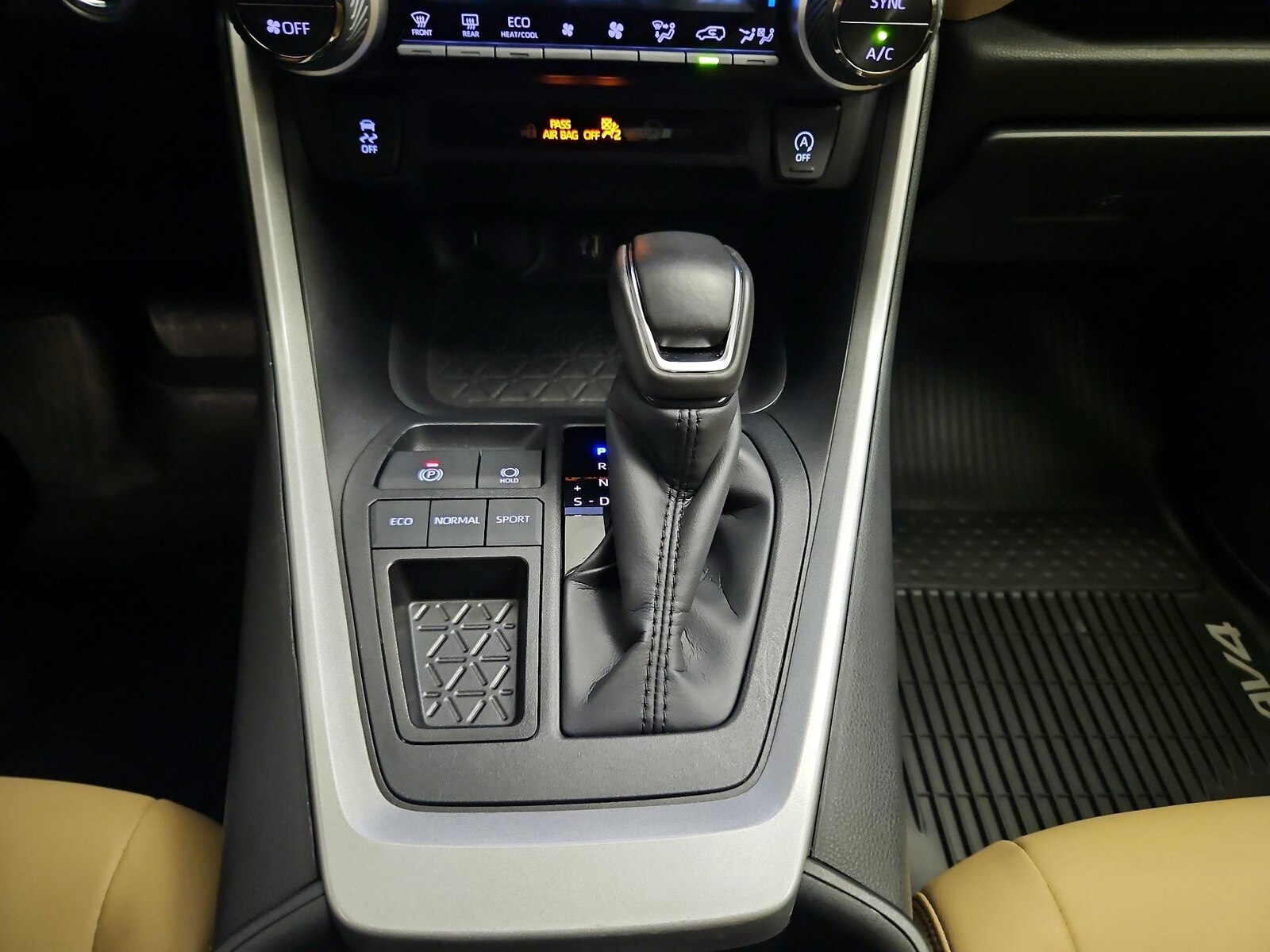 2025 Toyota RAV4 XLE Premium - Photo 17