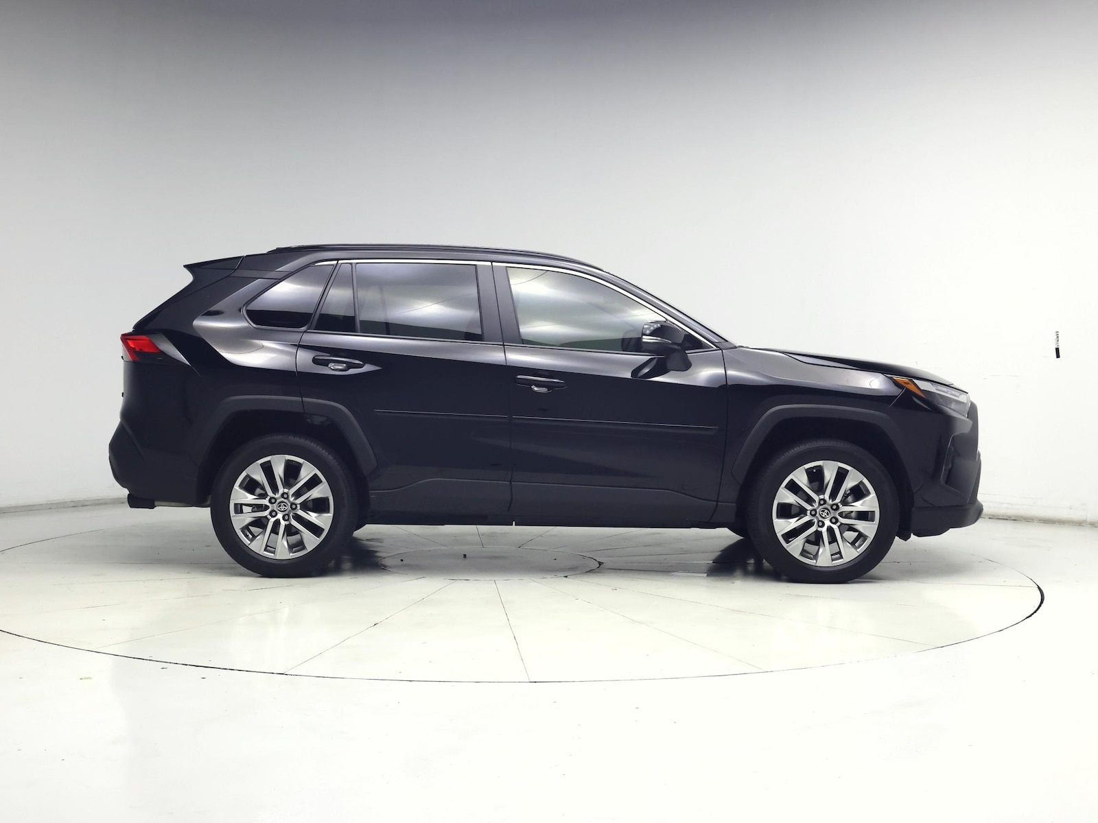 2025 Toyota RAV4 XLE Premium - Photo 8
