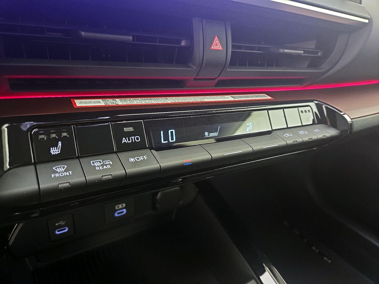 2026 Toyota Prius Plug-in Hybrid XSE - Photo 17