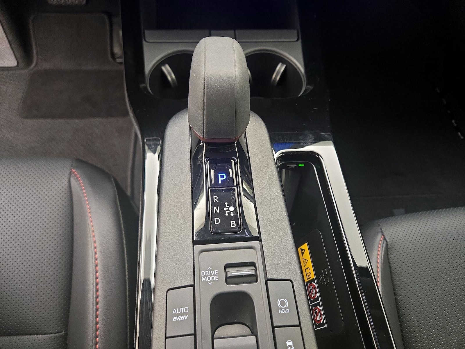 2026 Toyota Prius Plug-in Hybrid XSE - Photo 18