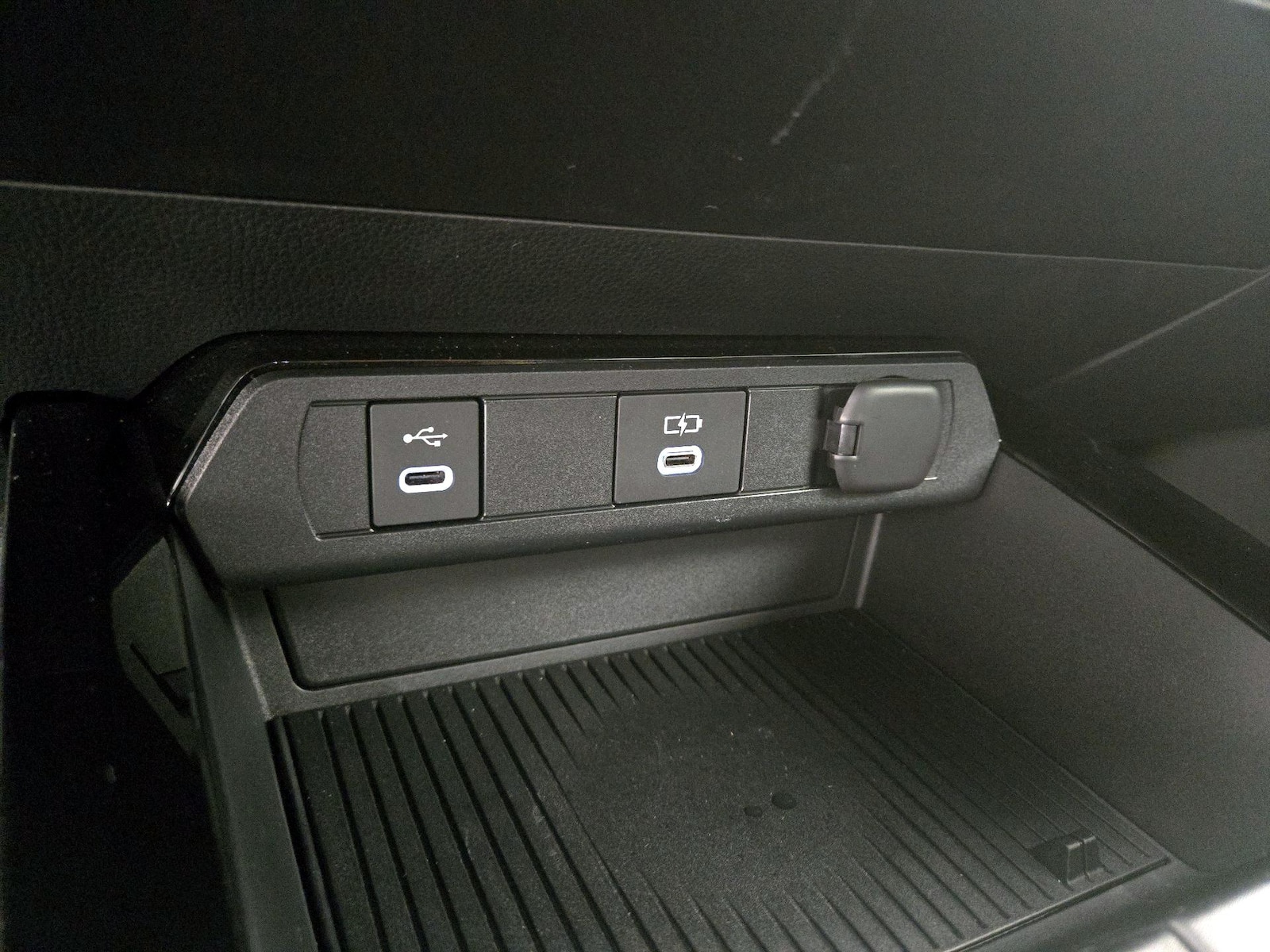 2026 Toyota Prius Plug-in Hybrid XSE - Photo 19
