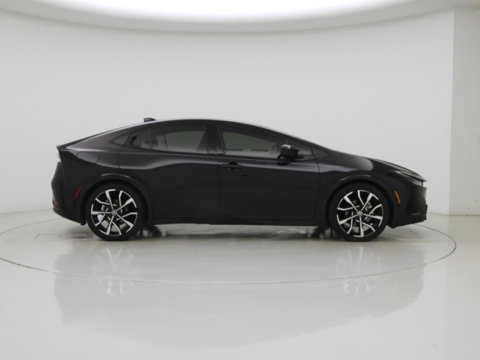 2026 Toyota Prius Plug-in Hybrid XSE - Photo 8