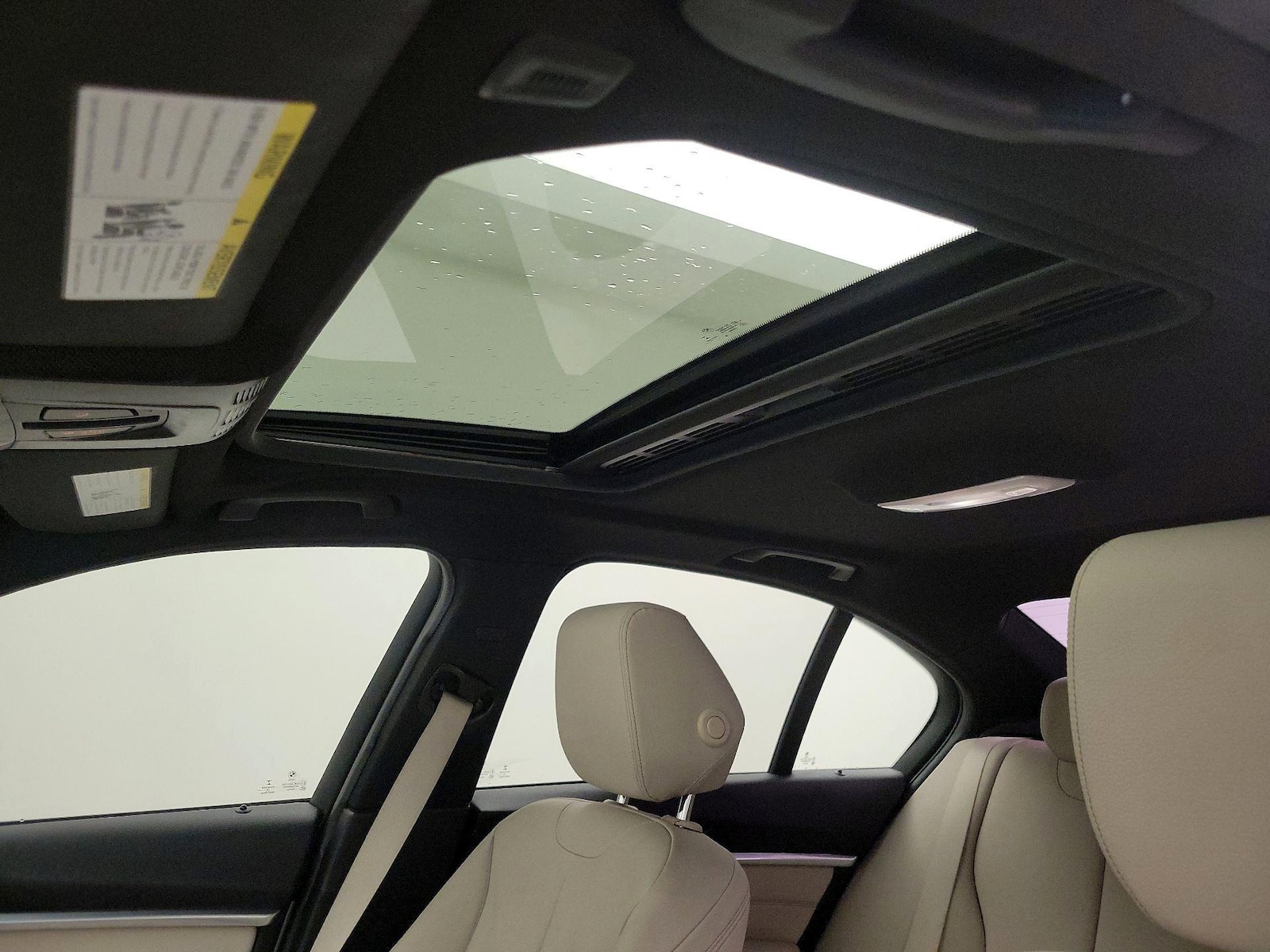 Sunroof(s) & Overhead Airbags